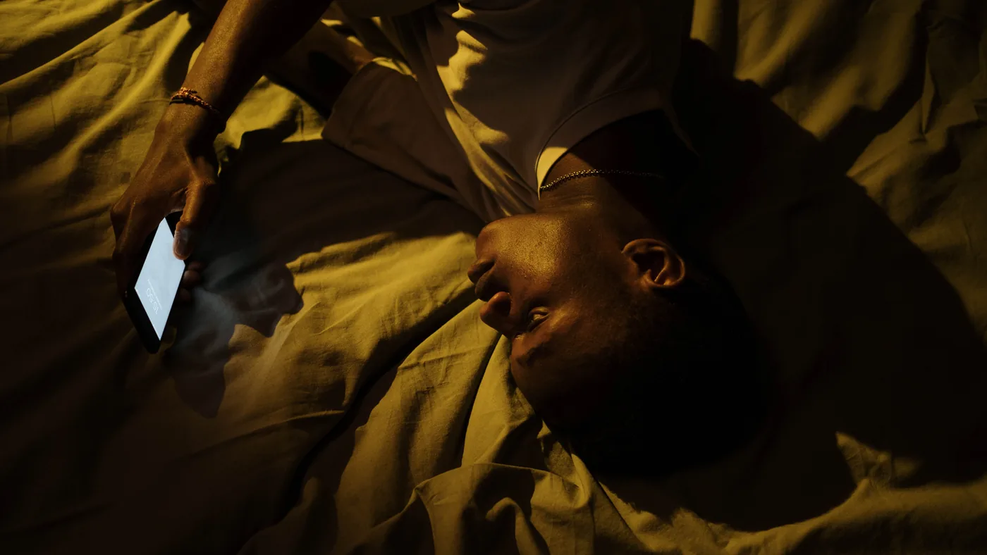 A snooze that fades in from silence is the second alarm you also do not hear.